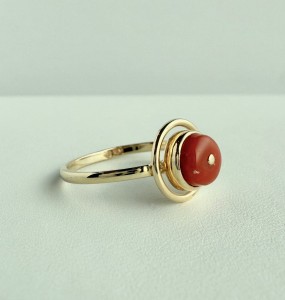 koral-zloto585-bluemoss.jpg