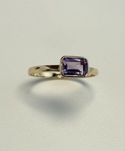 zloty pierscionek z ametystem 0,70ct-bluemoss.jpg