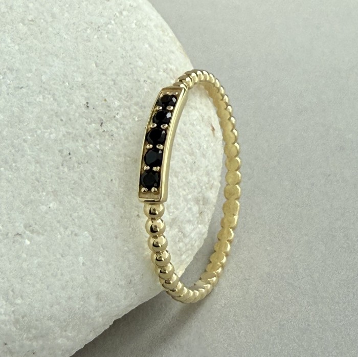 złoty pierścionek ze spinelami=bluemoss.jpg