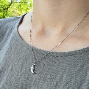 moon.jpg