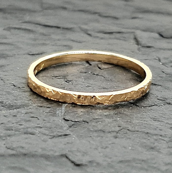 złota-obrączka-młotkowana.jpg