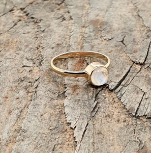 moonstone ring 585.jpg