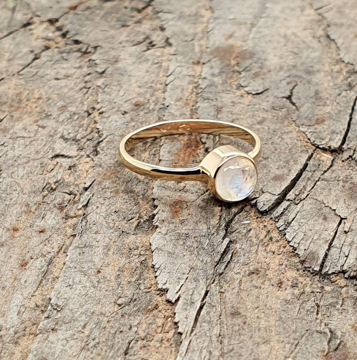 moonstone ring 585.jpg
