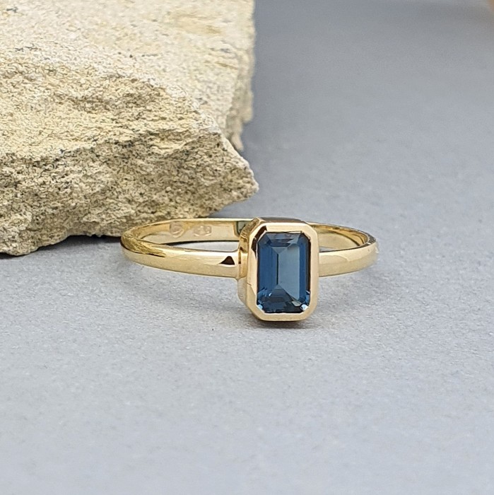 pierścionek złoty london blue 0,68ct.jpg