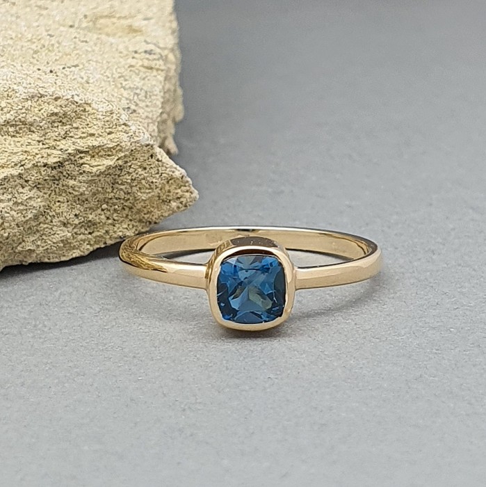 london blue 0,67ct złoto.jpg
